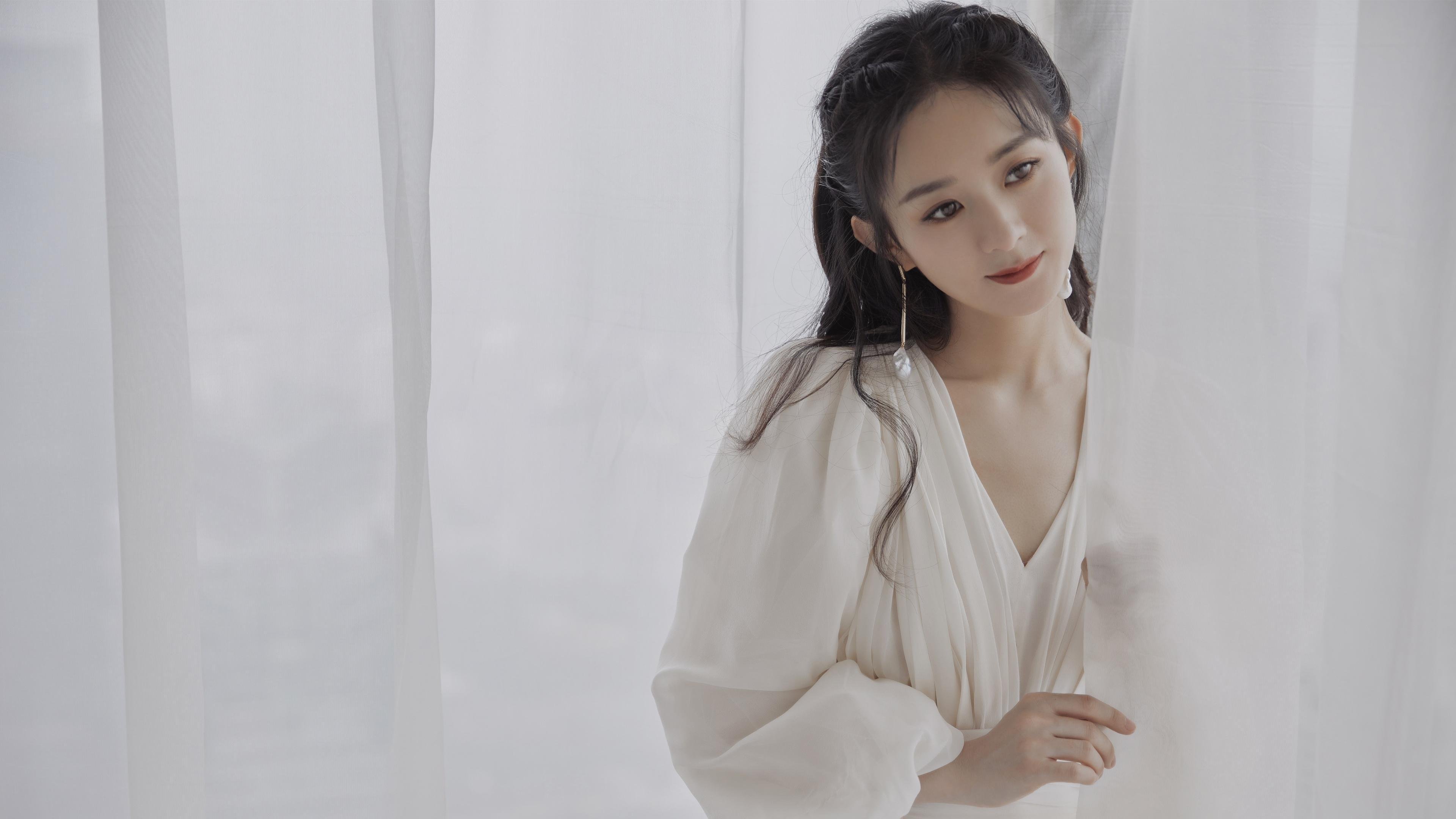 雄鹿闪电战速胜雷霆，英格拉姆数据洪流席卷赛场