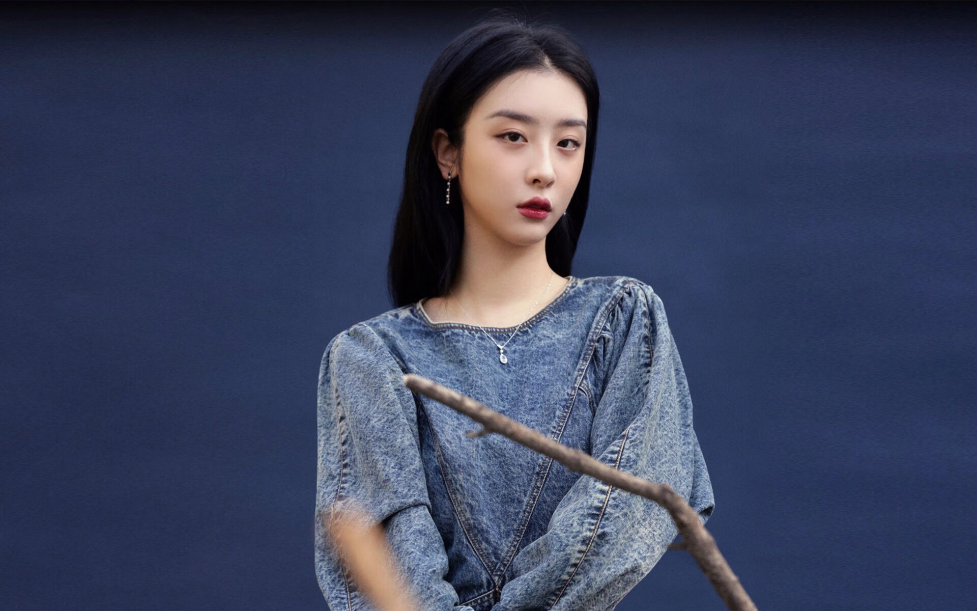 沉默与火焰的对决，莱奥如何在一场被赋予太多意义的比赛中，成为唯一的注脚