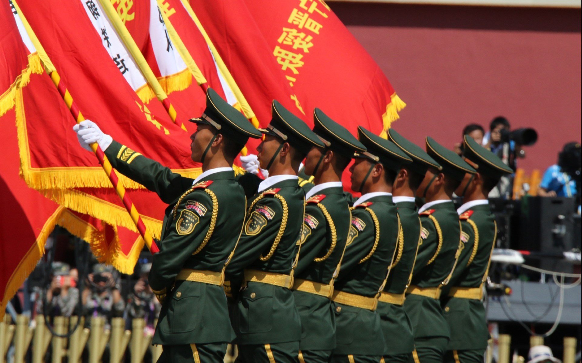 2026世界杯B组一夜变天，阿联酋爆冷碾压丹麦，C罗领衔葡萄牙中场铁锁定胜局